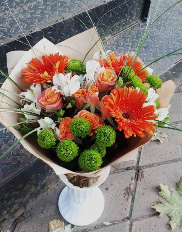 Букет цветов из: Герберы, Хризантемы, Альстромерии и Розы в Пригорске