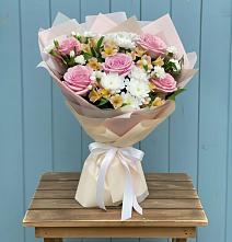 Букет цветов из:  Гвоздики, Орхидеи и Розы в Пригорске