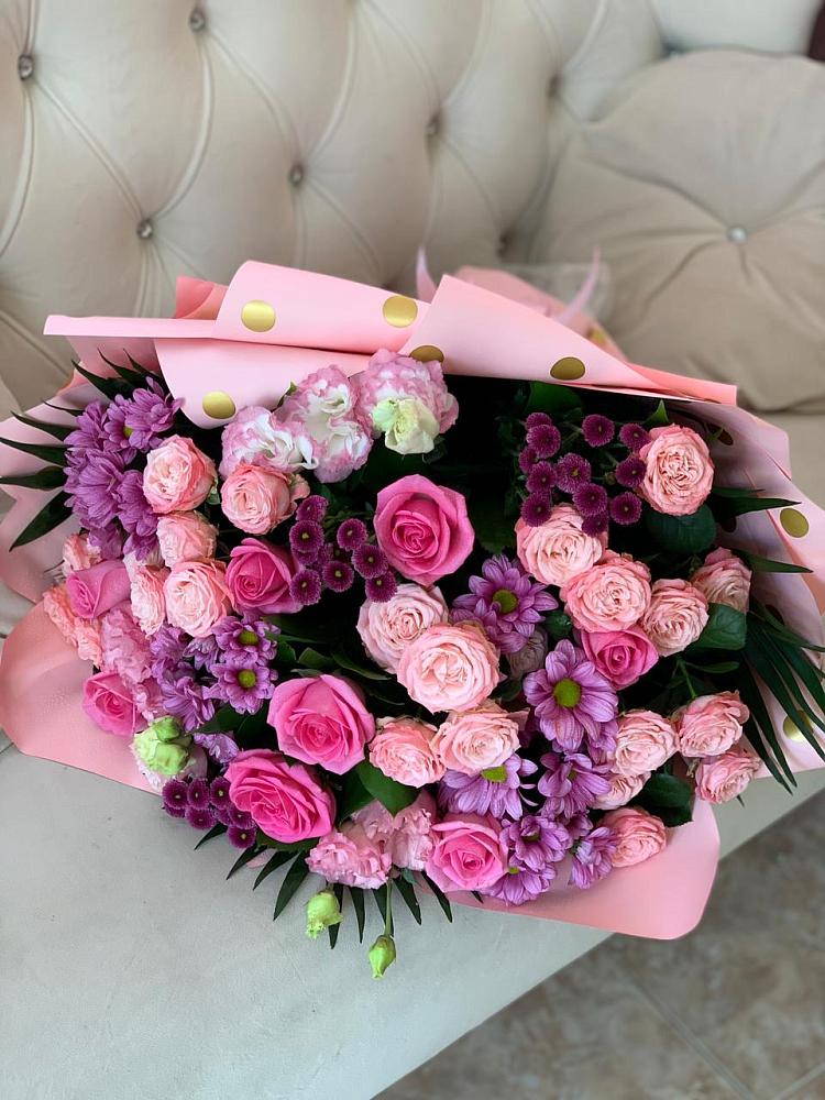 Букет цветов из: Хризантемы, Розы и Лизиантусы в Пригорске