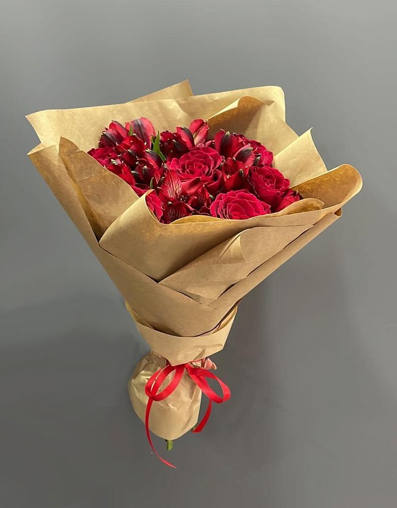 Букет цветов из: Альстромерии и Розы в Пригорске