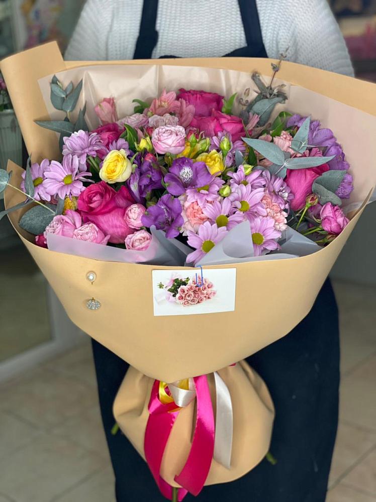 Букет цветов из: Хризантемы, Гвоздики и Альстромерии в Пригорске