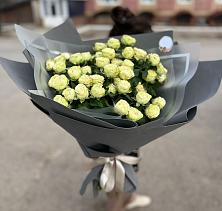 Букет Белые кустовые розы Солинеро в Пригорске