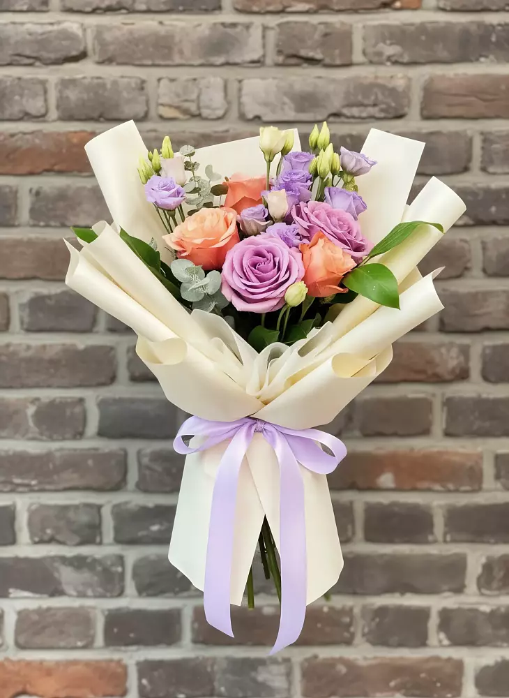 Букет цветов из: Лизиантусы и Розы в Пригорске