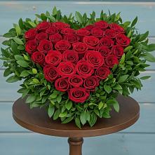 Цветочная композиция из Розы в виде сердца в Пригорске