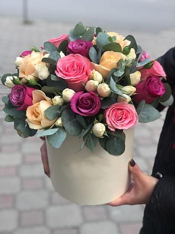 Цветочная композиция из Розы в шляпной коробке в Пригорске