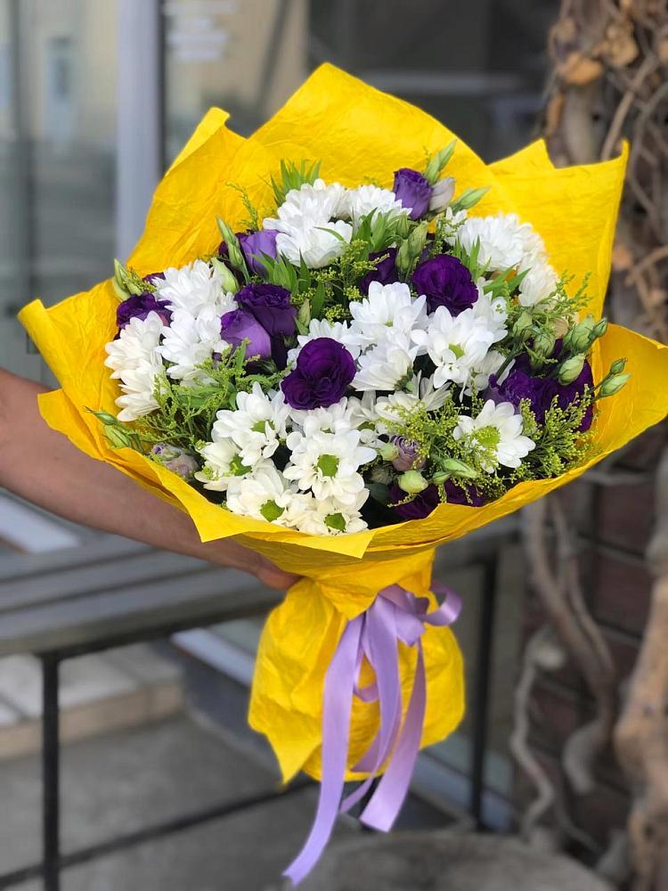 Букет цветов из: Ирисы, Хризантемы и Ромашки в Пригорске