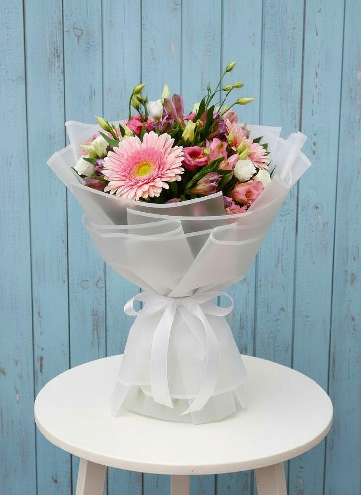 Букет цветов из: Герберы, Альстромерии и Лизиантусы в Пригорске