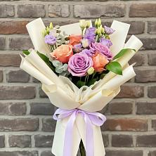 Букет цветов из:  Лизиантусы и Розы в Пригорске