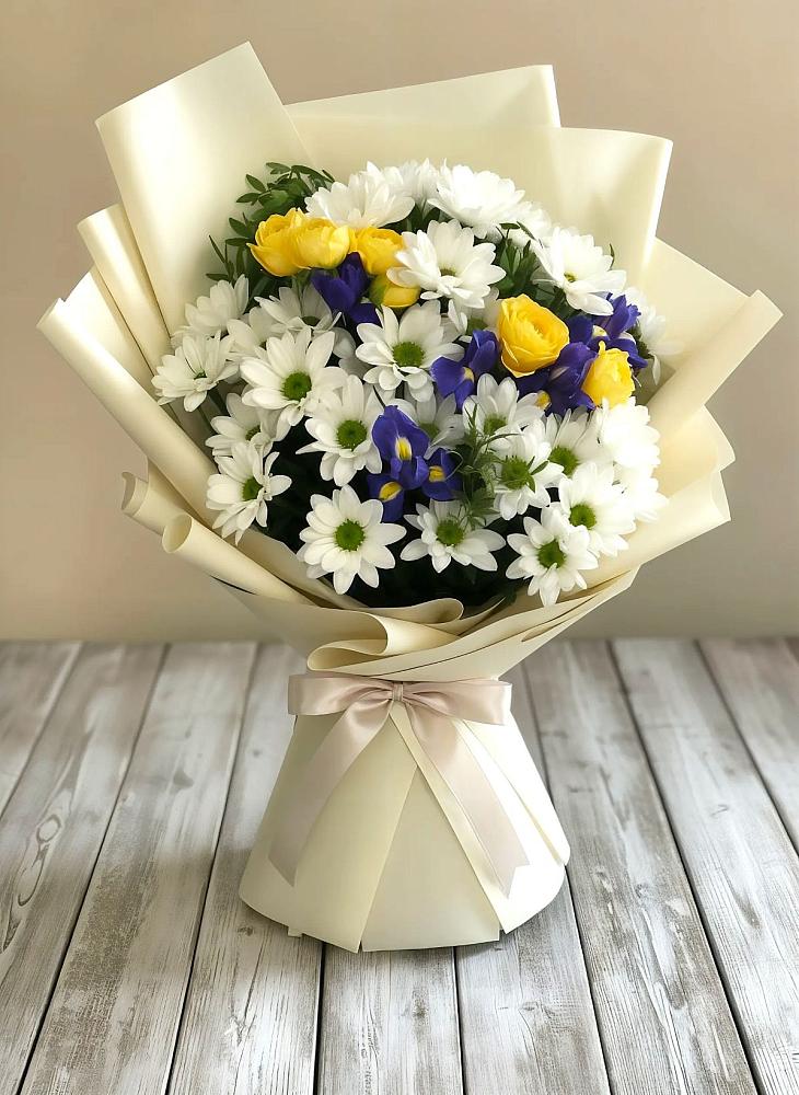 Букет цветов из: Ирисы, Хризантемы и Розы в Пригорске