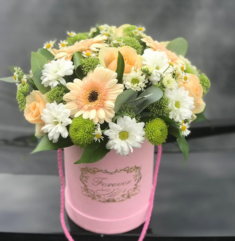 Цветочная композиция из Розы, Герберы и Хризантемы в шляпной коробке в Пригорске