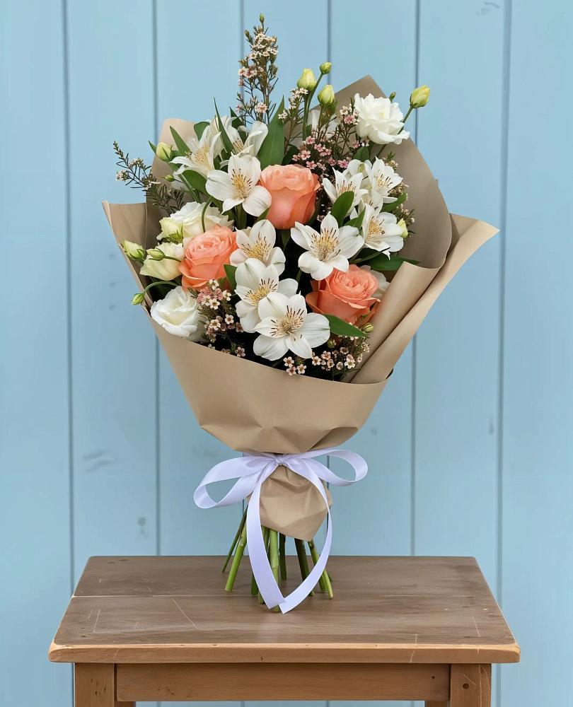 Букет цветов из: Альстромерии, Лизиантусы, Розы и Хризантемы в Пригорске